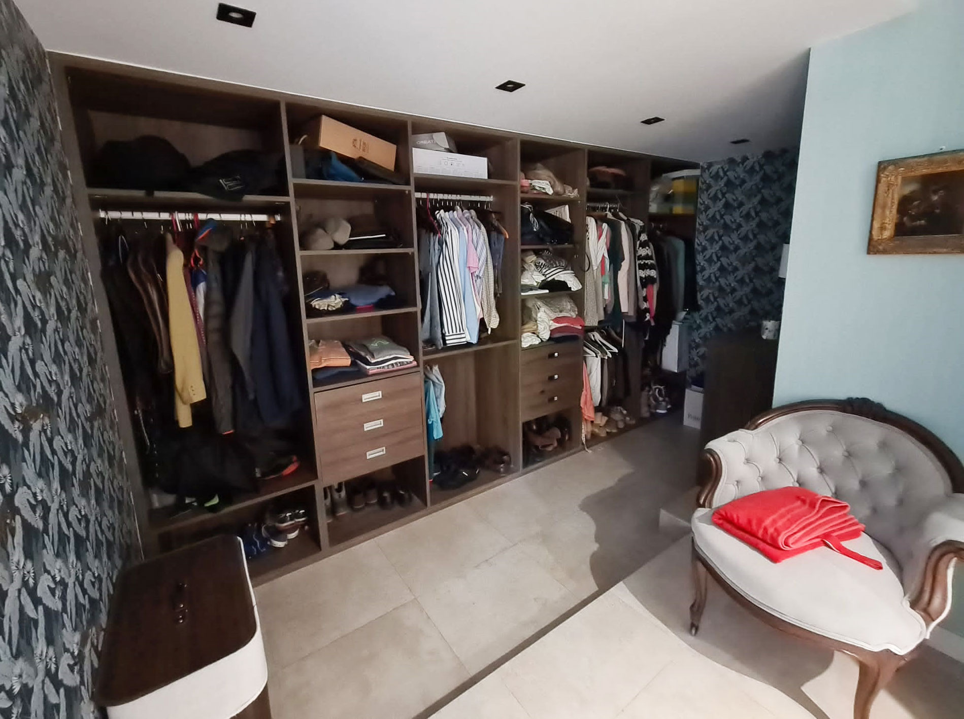 vestidor dormitorio de chalet en urbanización La Finca en La Moraleja Madrid